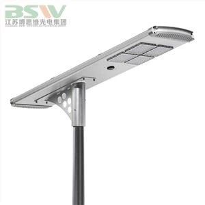 Integrirana sončna ulična svetilka